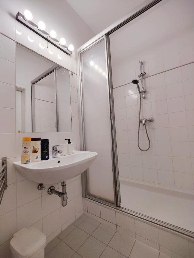 Central Mariahilfer Apartment 4 Min To The City Shopping Center And Schoenbrunn Palace فيينا المظهر الخارجي الصورة