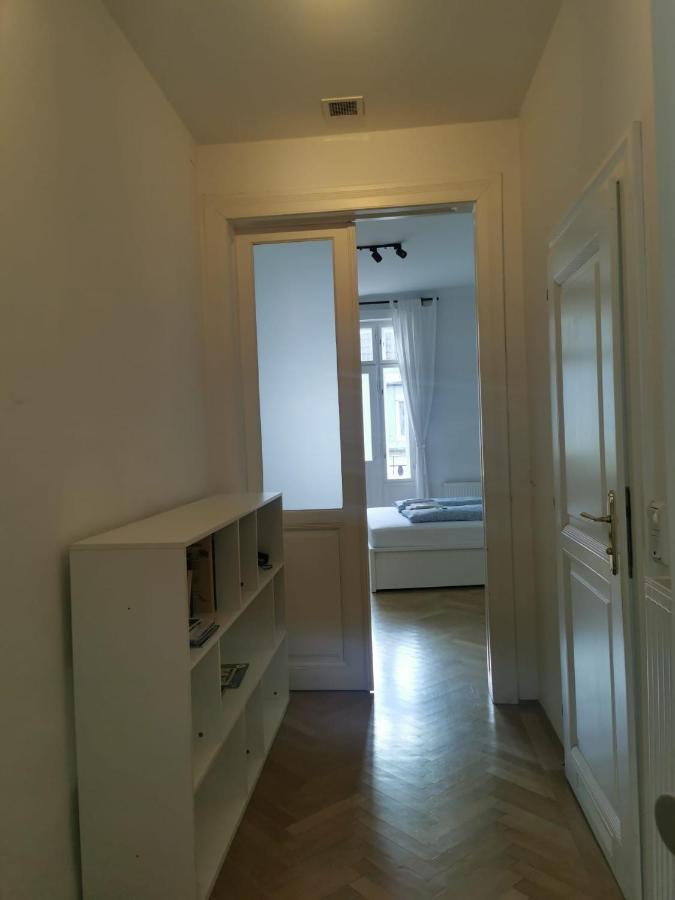 Central Mariahilfer Apartment 4 Min To The City Shopping Center And Schoenbrunn Palace فيينا المظهر الخارجي الصورة