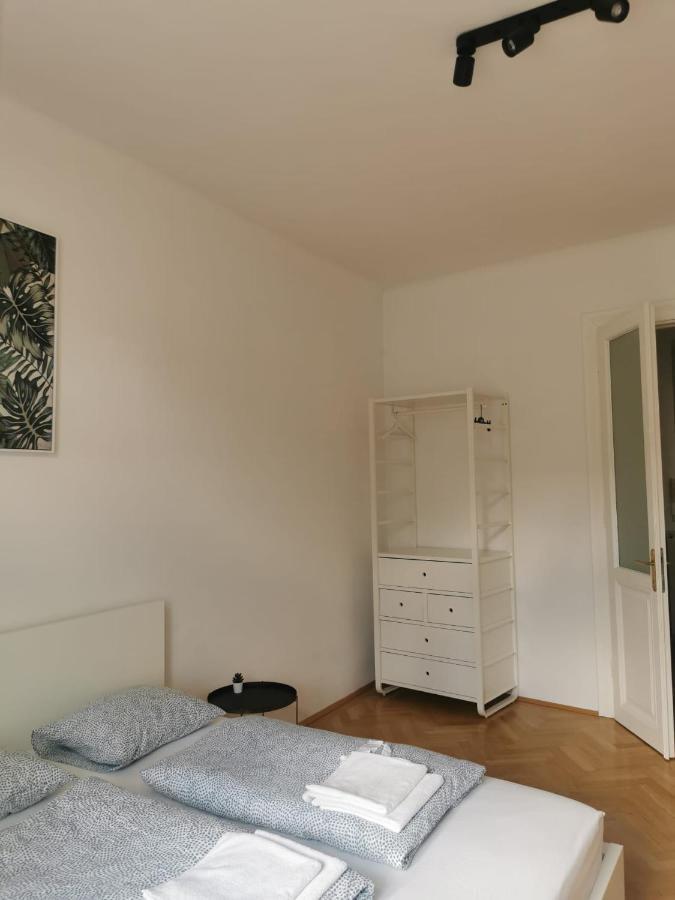 Central Mariahilfer Apartment 4 Min To The City Shopping Center And Schoenbrunn Palace فيينا المظهر الخارجي الصورة