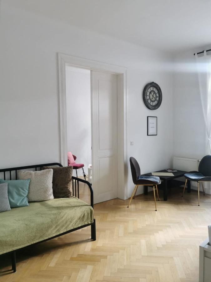 Central Mariahilfer Apartment 4 Min To The City Shopping Center And Schoenbrunn Palace فيينا المظهر الخارجي الصورة